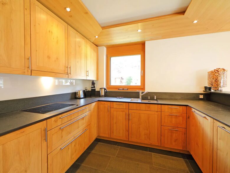 Haus Whymper 3BD Apartment - Zermatt, Switzerland