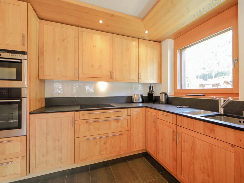 Haus Whymper 3BD Apartment - Zermatt, Switzerland
