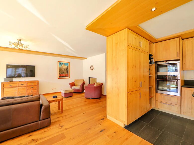 Haus Whymper 3BD Apartment - Zermatt, Switzerland