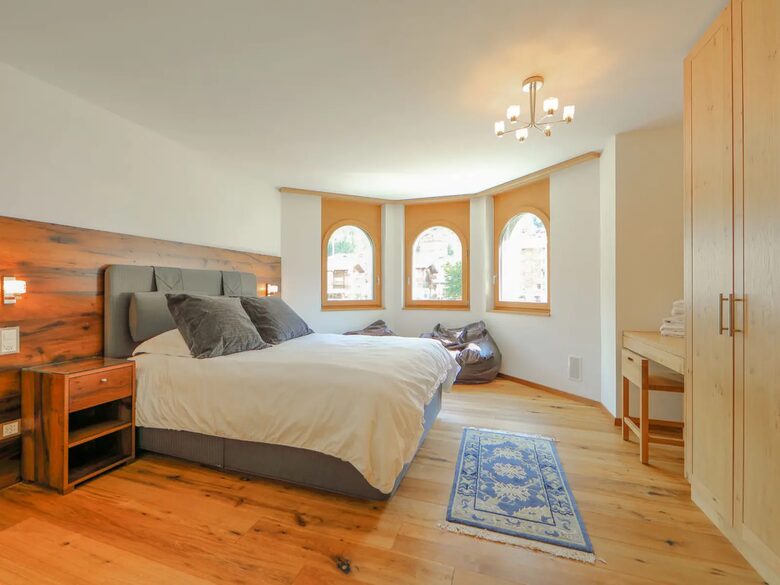 Haus Whymper 3BD Apartment - Zermatt, Switzerland