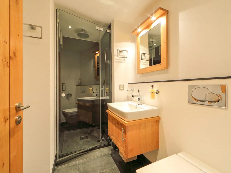 Haus Whymper 3BD Apartment - Zermatt, Switzerland