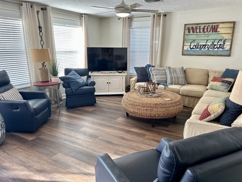 Charming Lakefront Cottage | Only A Block From The Beach - Panama City Beach, Florida