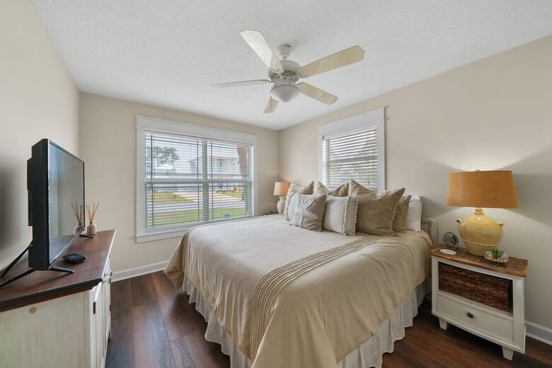 Charming Lakefront Cottage | Only A Block From The Beach - Panama City Beach, Florida