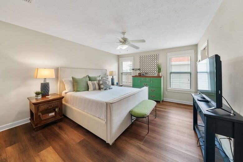 Charming Lakefront Cottage | Only A Block From The Beach - Panama City Beach, Florida