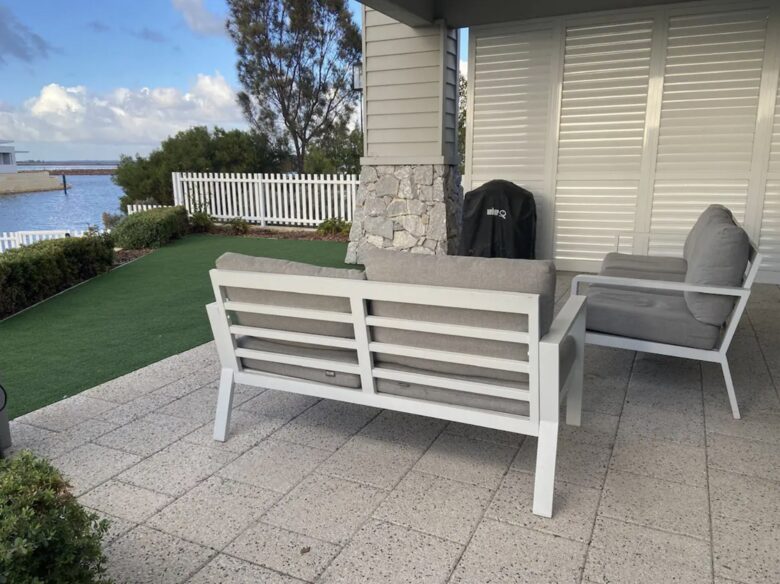 Luxury Canal Retreat with Private Mooring - Dudley Park, Australia