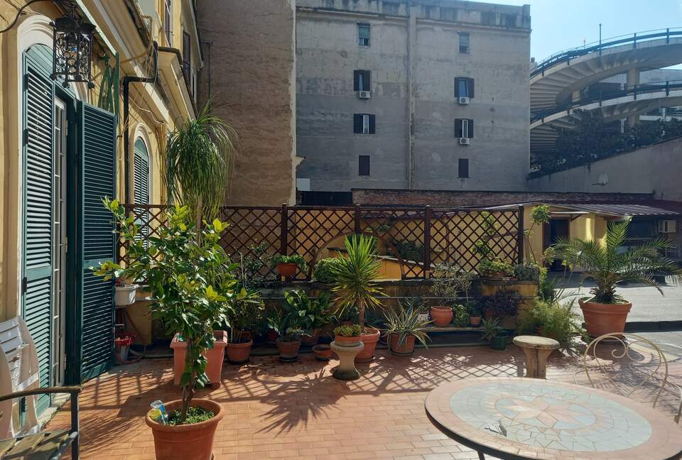 2 BD Rome Retreat - Rome, Italy