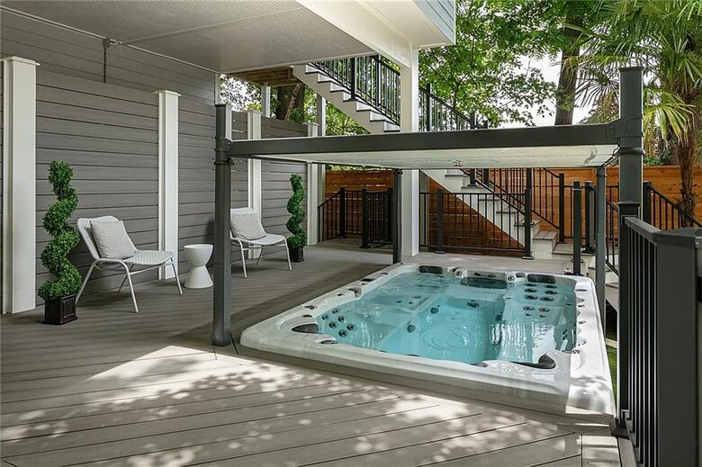 10 person hot tub with automatic cover operated by switch