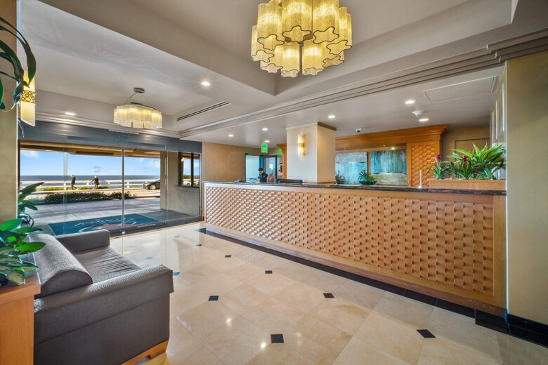 La Jolla Oceanfront Highrise - La Jolla, California