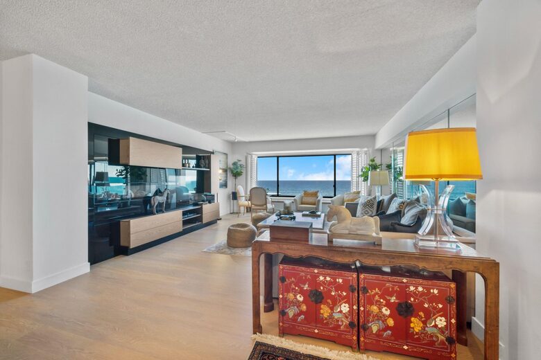 La Jolla Oceanfront Highrise - La Jolla, California