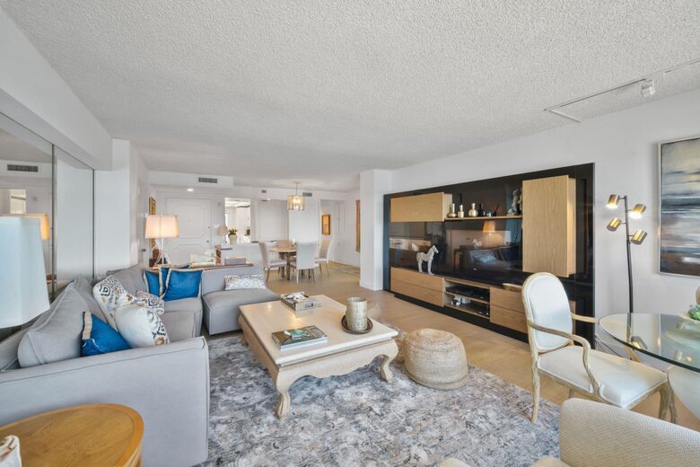 La Jolla Oceanfront Highrise - La Jolla, California