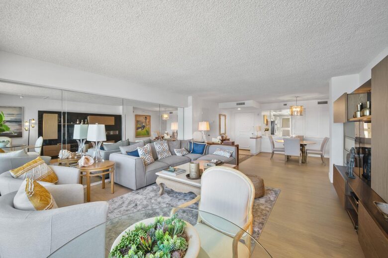 La Jolla Oceanfront Highrise - La Jolla, California