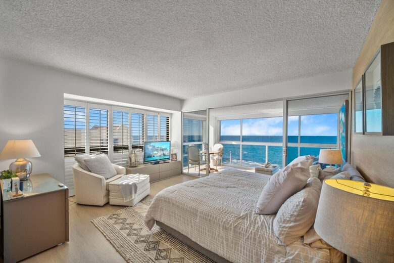 La Jolla Oceanfront Highrise - La Jolla, California