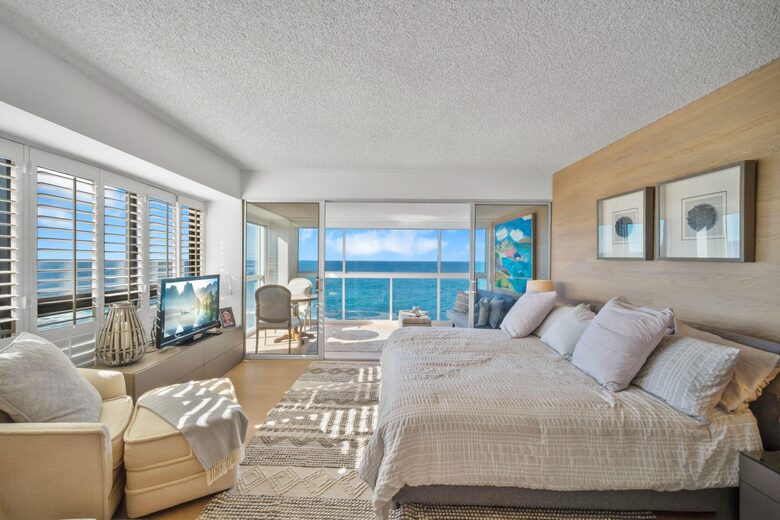 La Jolla Oceanfront Highrise - La Jolla, California