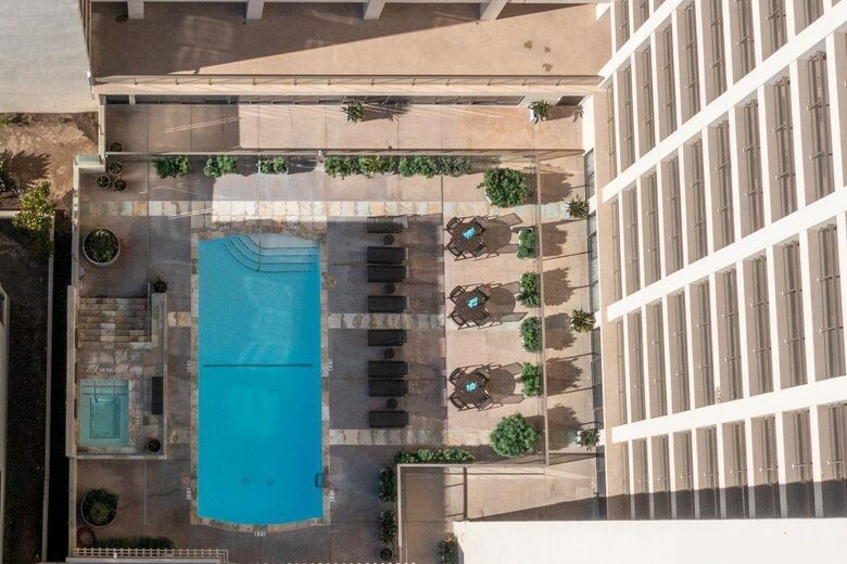 La Jolla Oceanfront Highrise - La Jolla, California