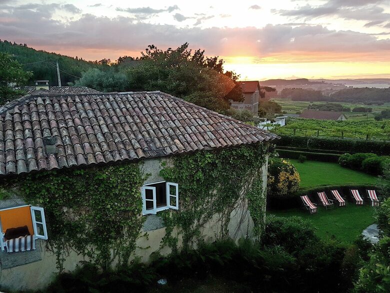 Serene Galician Cottage with La Toja Views - Simes, Spain