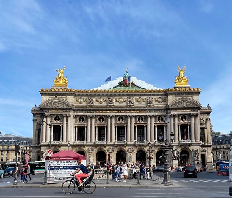 Chic Living in Central Paris - Paris, France
