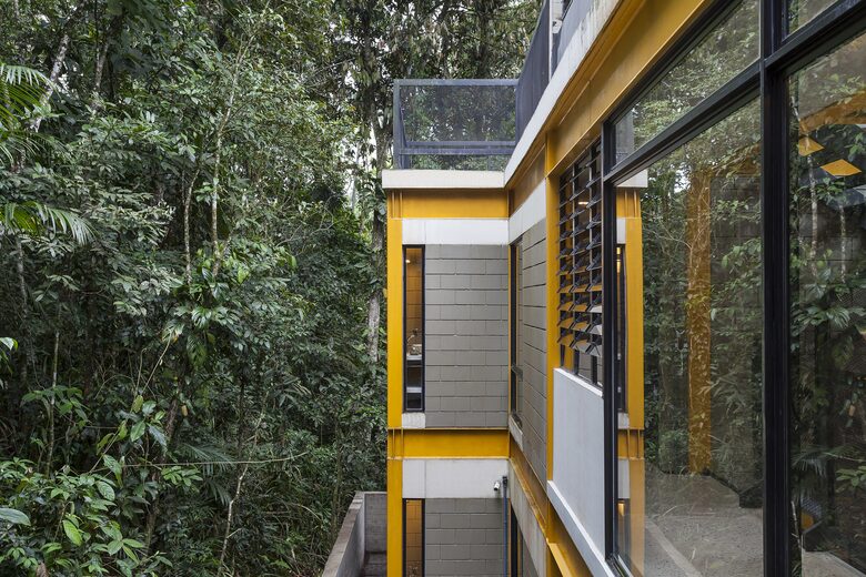 Sloth House - Guarujá, Brazil