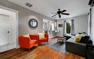 Hilltop Bungalow - Austin, Texas