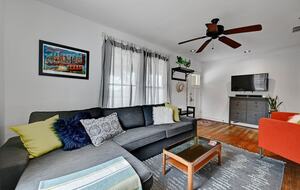 Hilltop Bungalow - Austin, Texas