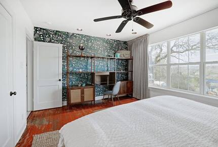 Hilltop Bungalow - Austin, Texas