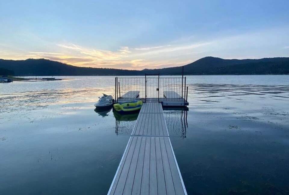 Property provides a private seasonal dock
