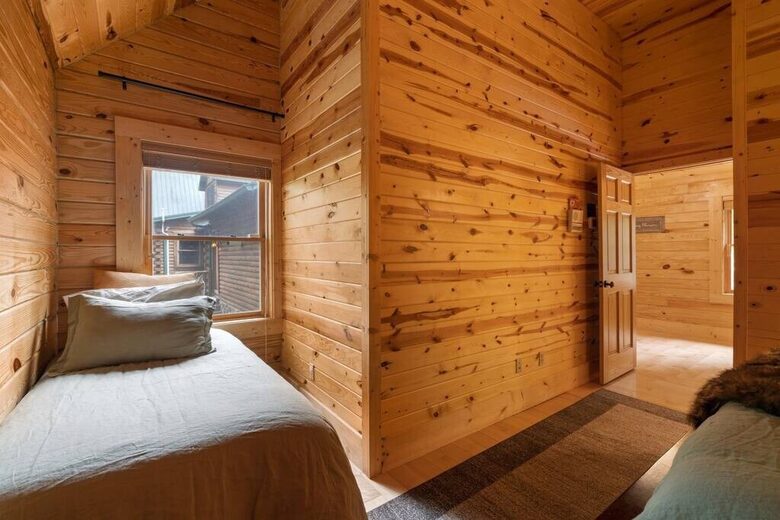 The Lodge at Bearwallow Mountain - Hendersonville, North Carolina