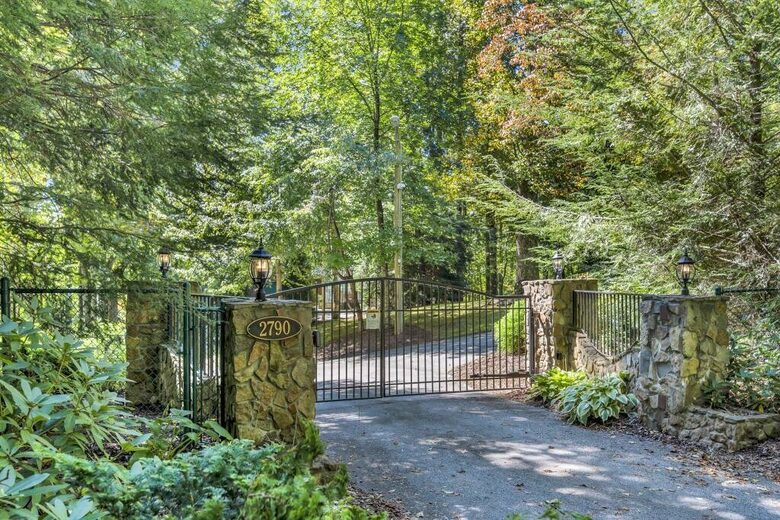 The Lodge at Bearwallow Mountain - Hendersonville, North Carolina