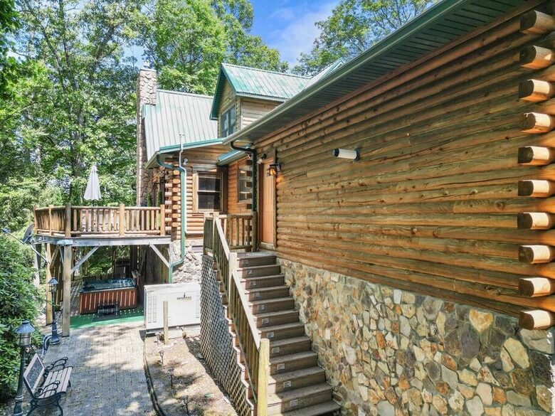 The Lodge at Bearwallow Mountain - Hendersonville, North Carolina