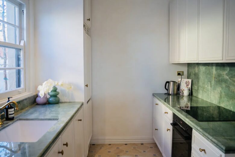 Stylish 1 Bedroom Penthouse with Large Terrace - Edgecliff, Australia