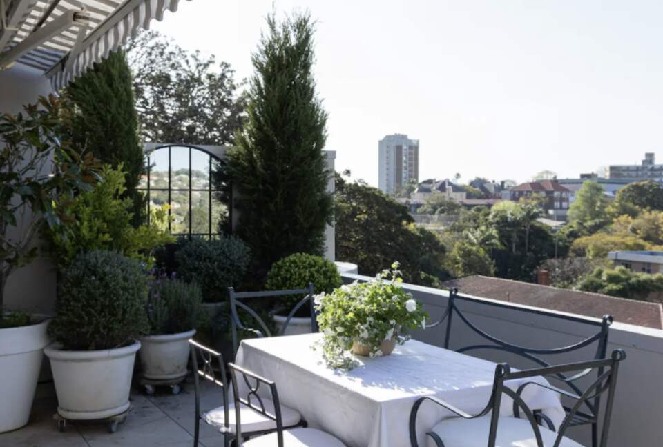 Stylish 1 Bedroom Penthouse with Large Terrace - Edgecliff, Australia