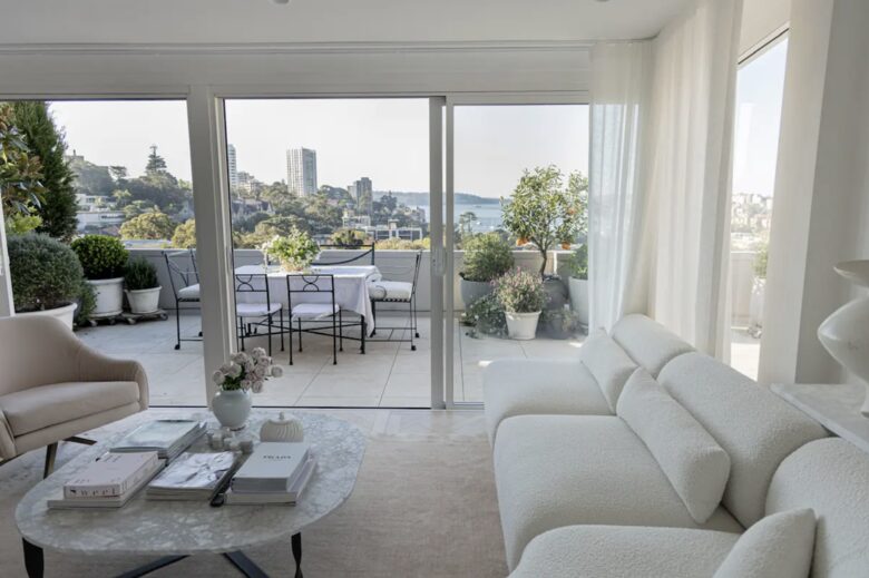 Stylish 1 Bedroom Penthouse with Large Terrace - Edgecliff, Australia