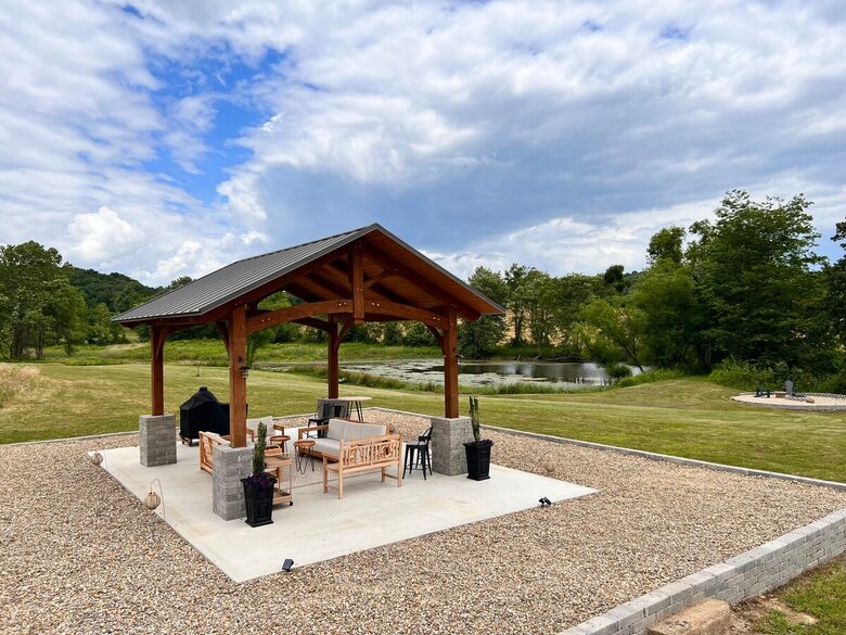 Hocking Hills Private Resort with Kayaking - New Plymouth, Ohio