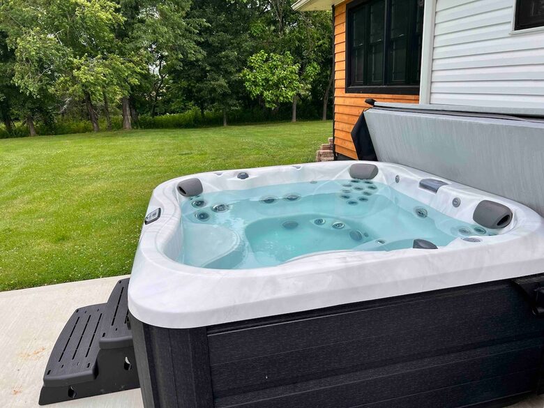 Hocking Hills Private Resort with Kayaking - New Plymouth, Ohio