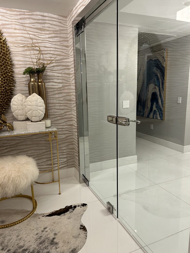 South Ocean Drive Modern Getaway - Hollywood, Florida
