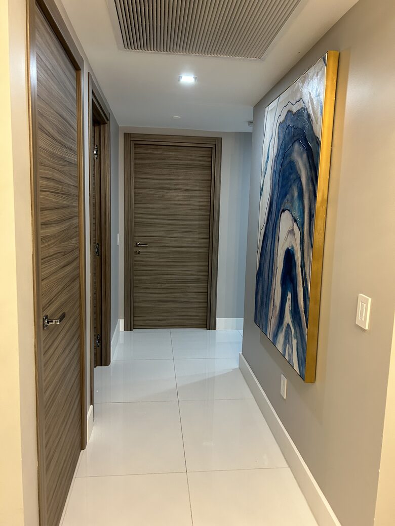 South Ocean Drive Modern Getaway - Hollywood, Florida