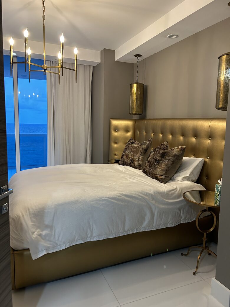 South Ocean Drive Modern Getaway - Hollywood, Florida