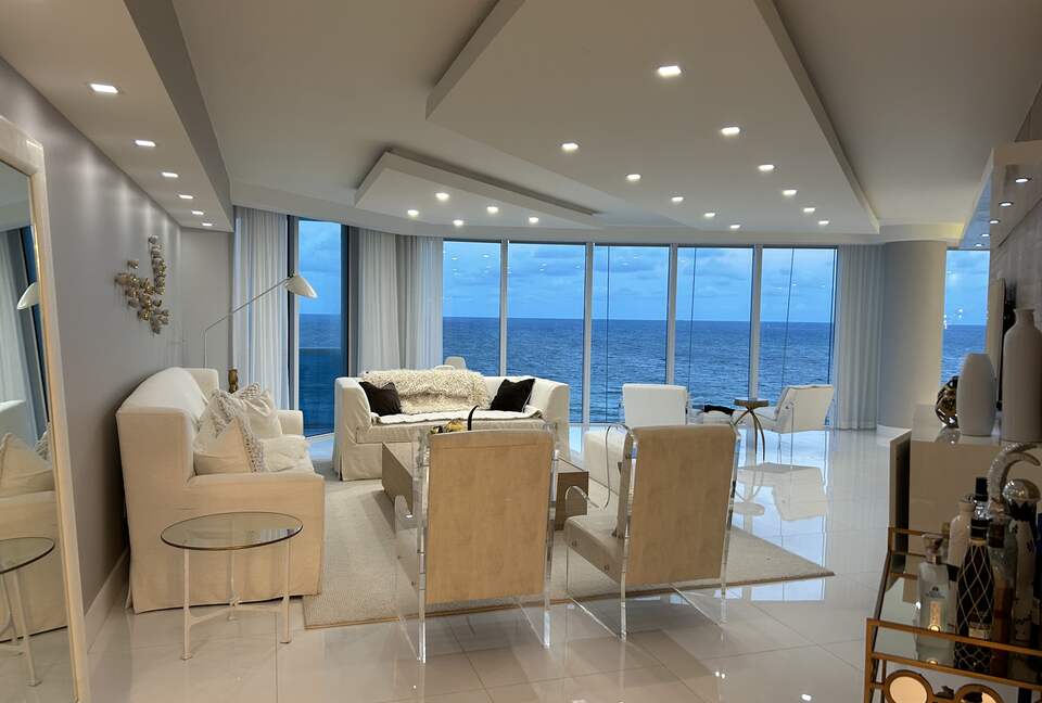 South Ocean Drive Modern Getaway - Hollywood, Florida