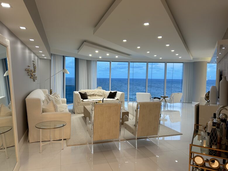 South Ocean Drive Modern Getaway - Hollywood, Florida
