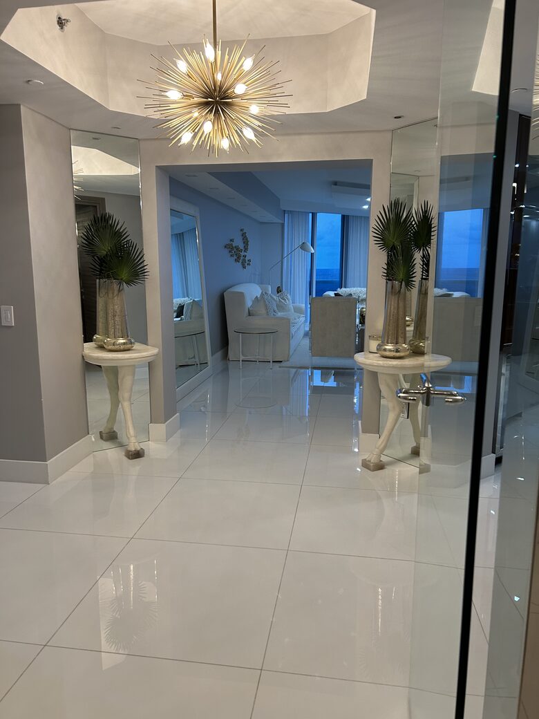 South Ocean Drive Modern Getaway - Hollywood, Florida