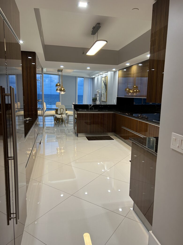 South Ocean Drive Modern Getaway - Hollywood, Florida