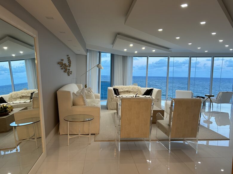 South Ocean Drive Modern Getaway - Hollywood, Florida