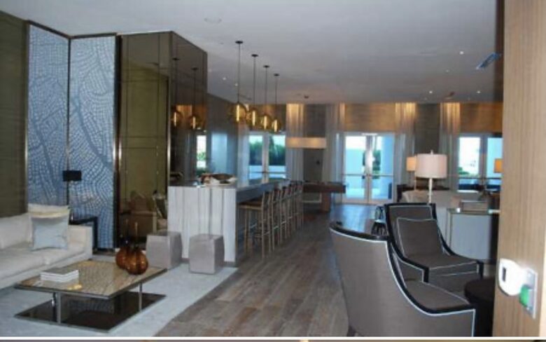 South Ocean Drive Modern Getaway - Hollywood, Florida
