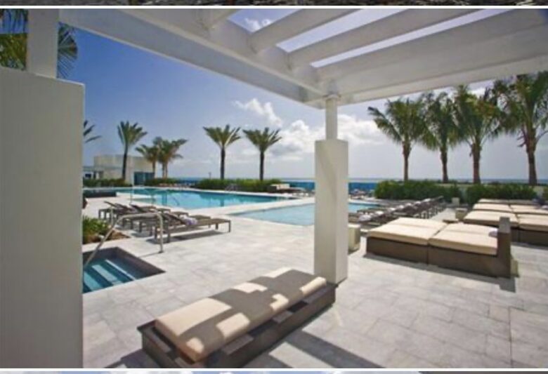 South Ocean Drive Modern Getaway - Hollywood, Florida