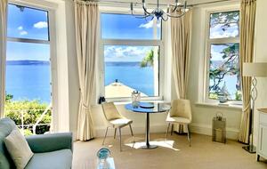 Stylish Apartment with Panoramic Views - Torquay, United Kingdom