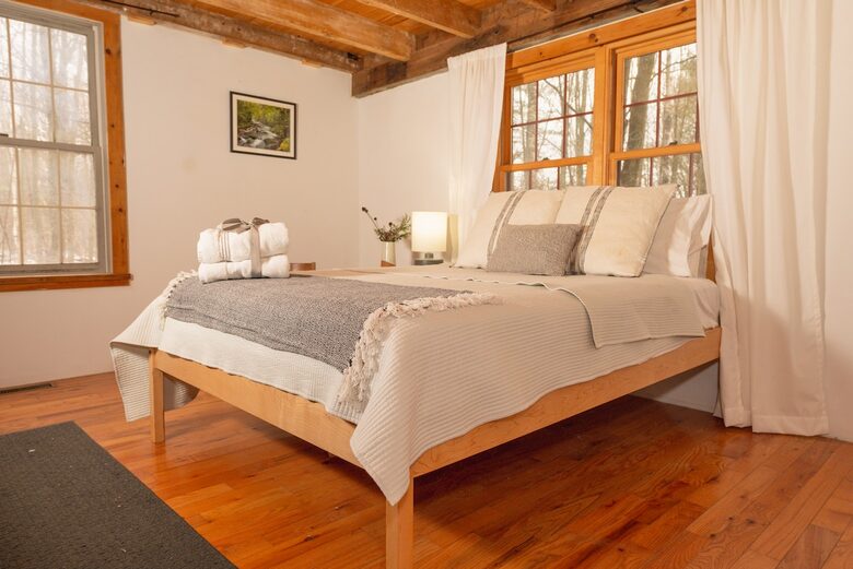 Cozy Cabin in Woods | 2 miles to Lake - Willsboro, New York