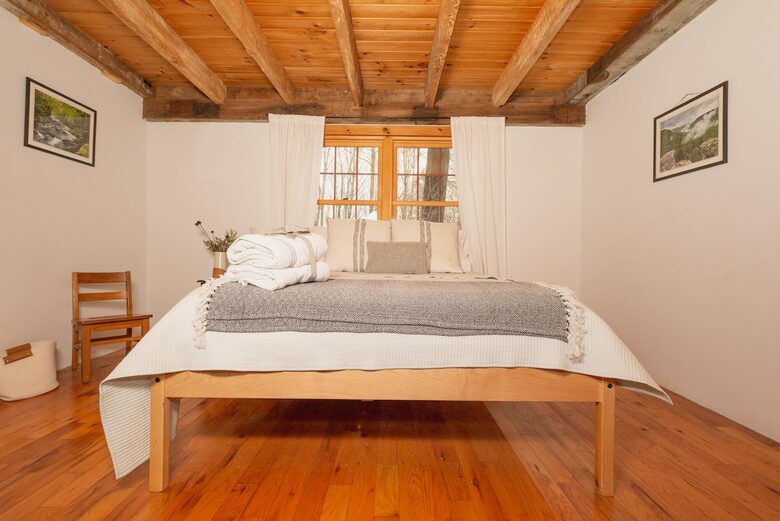 Cozy Cabin in Woods | 2 miles to Lake - Willsboro, New York