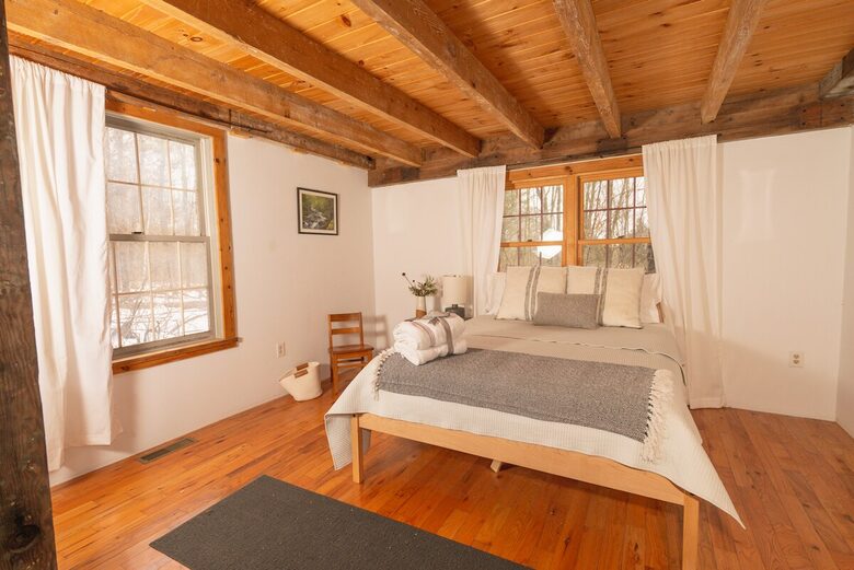 Cozy Cabin in Woods | 2 miles to Lake - Willsboro, New York