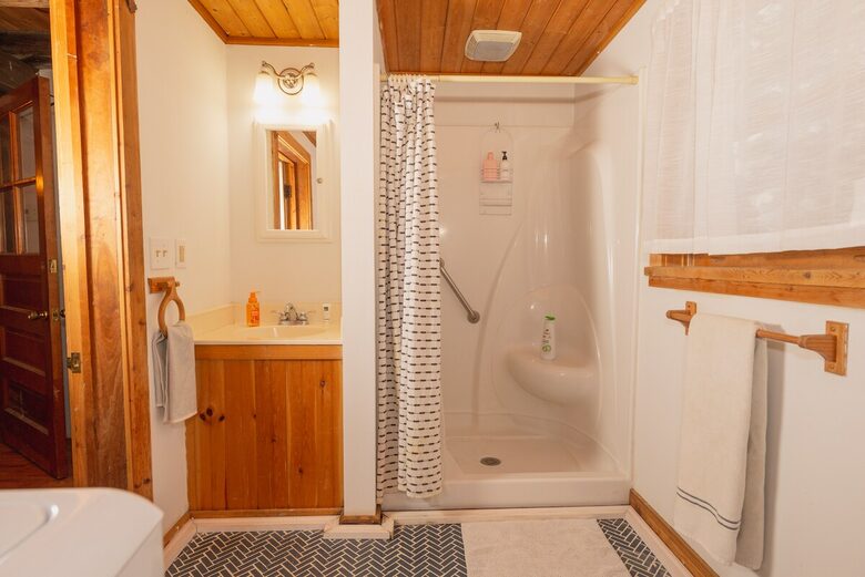 Cozy Cabin in Woods | 2 miles to Lake - Willsboro, New York