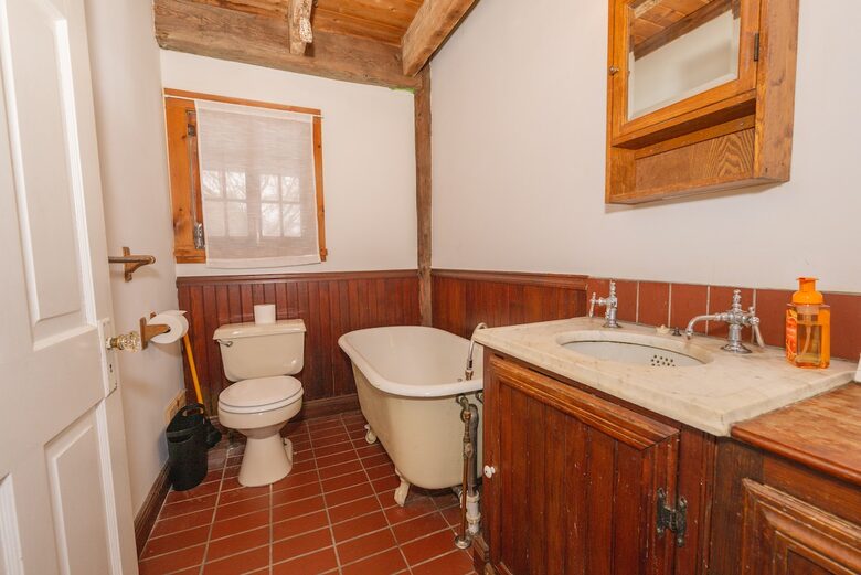 Cozy Cabin in Woods | 2 miles to Lake - Willsboro, New York