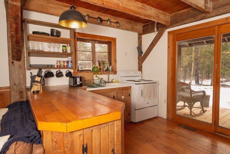 Cozy Cabin in Woods | 2 miles to Lake - Willsboro, New York